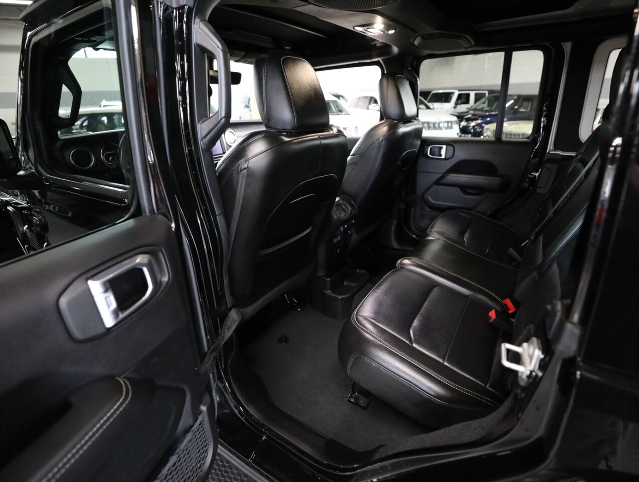 2023 Jeep Wrangler Sahara 4-Door 4x4 - Photo 28 - Addison, IL 60101