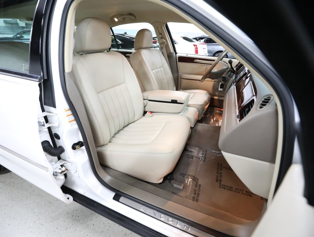 2003 Lincoln Town Car Executive - Photo 17 - Addison, IL 60101