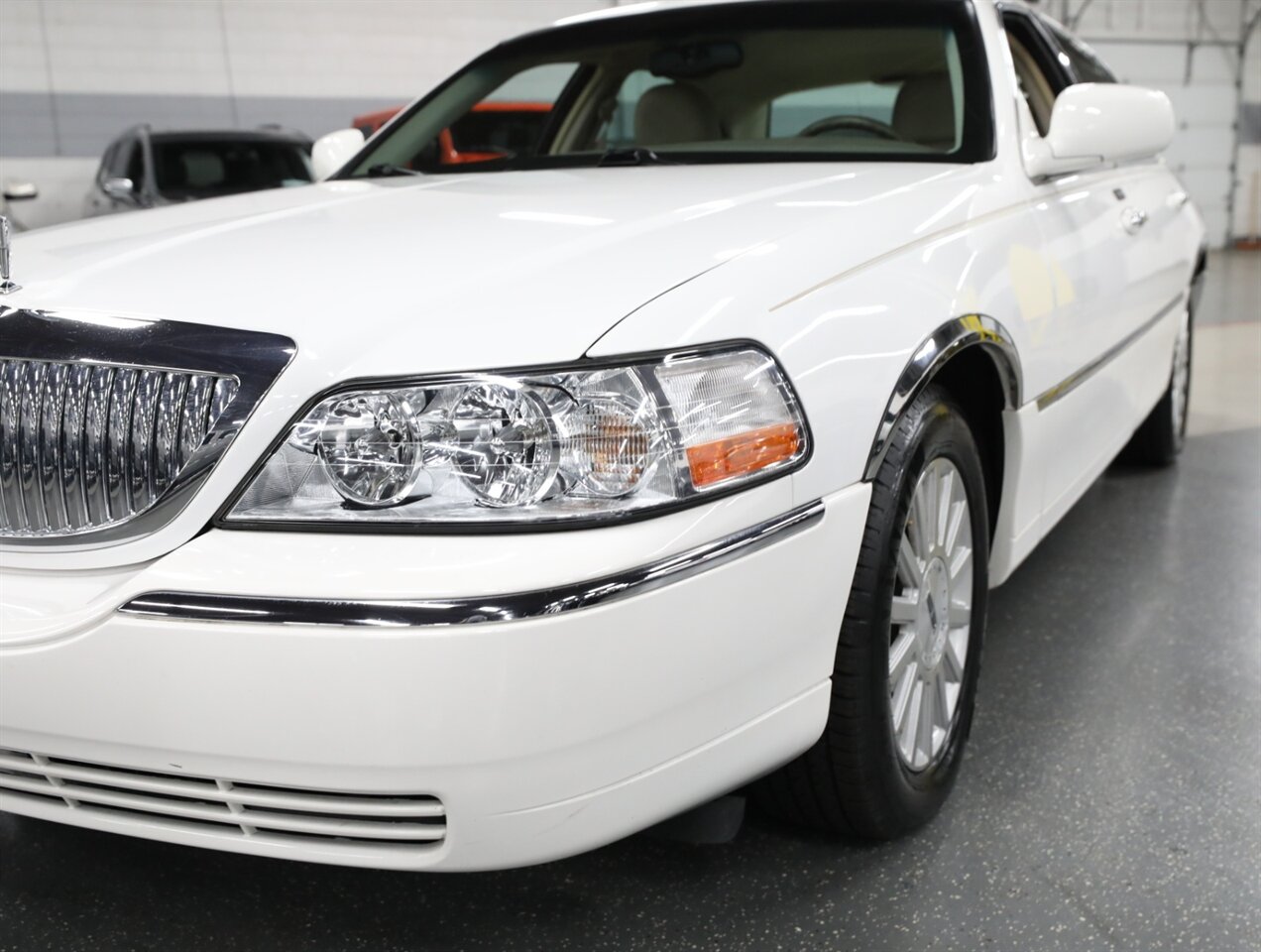 2003 Lincoln Town Car Executive - Photo 5 - Addison, IL 60101