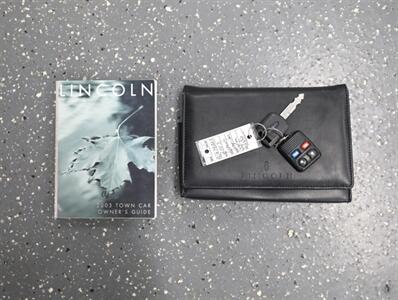 2003 Lincoln Town Car Executive - Photo 41 - Addison, IL 60101