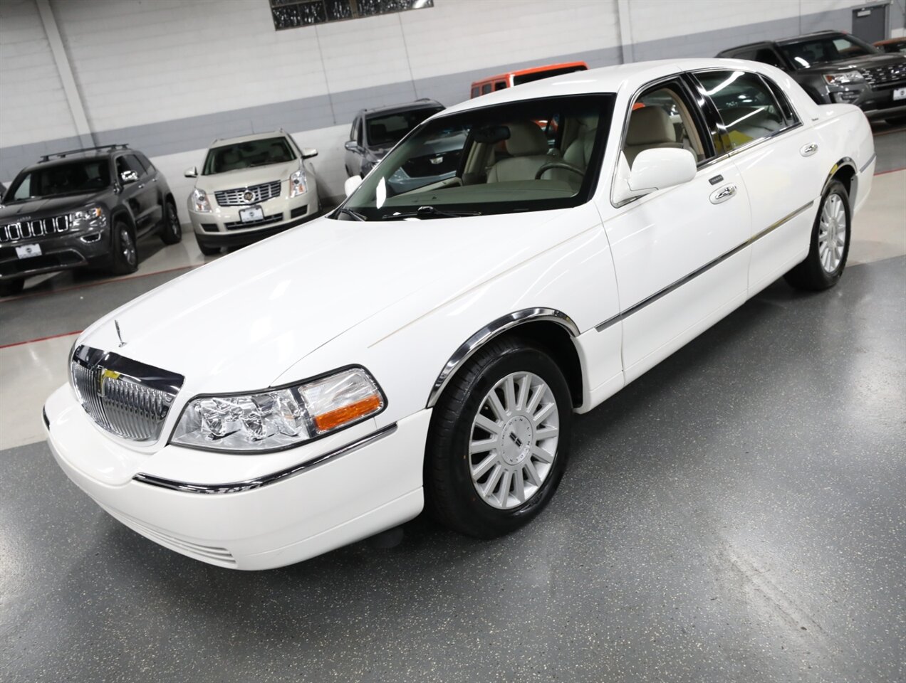 2003 Lincoln Town Car Executive - Photo 4 - Addison, IL 60101