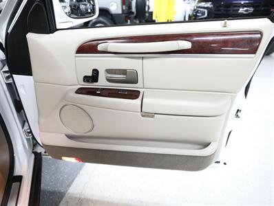 2003 Lincoln Town Car Executive - Photo 15 - Addison, IL 60101