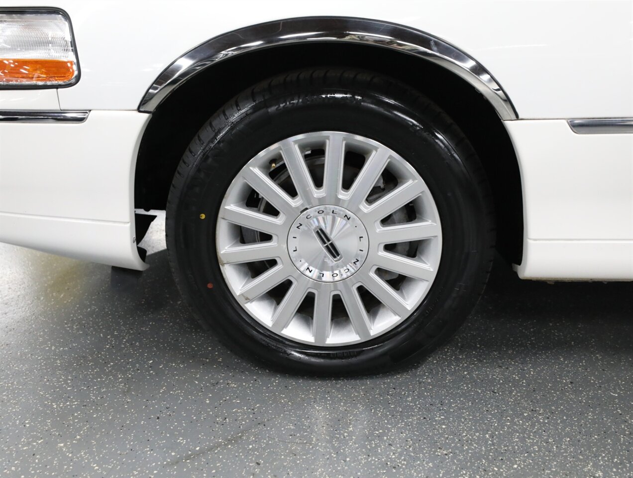 2003 Lincoln Town Car Executive - Photo 34 - Addison, IL 60101