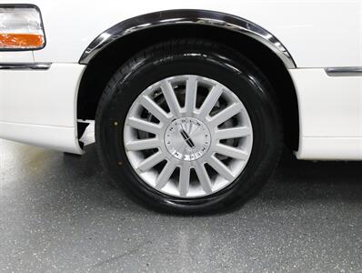 2003 Lincoln Town Car Executive - Photo 34 - Addison, IL 60101