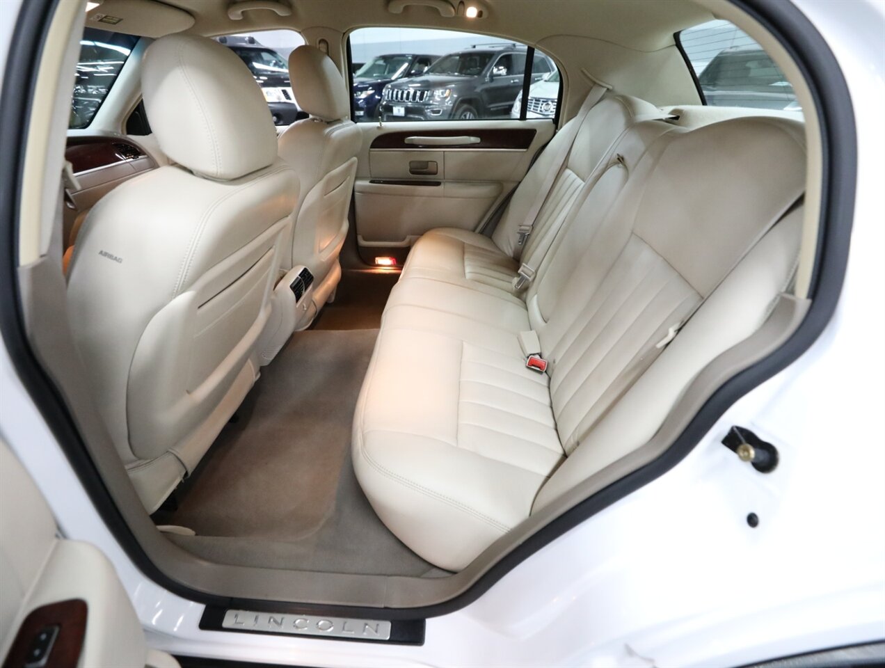 2003 Lincoln Town Car Executive - Photo 24 - Addison, IL 60101