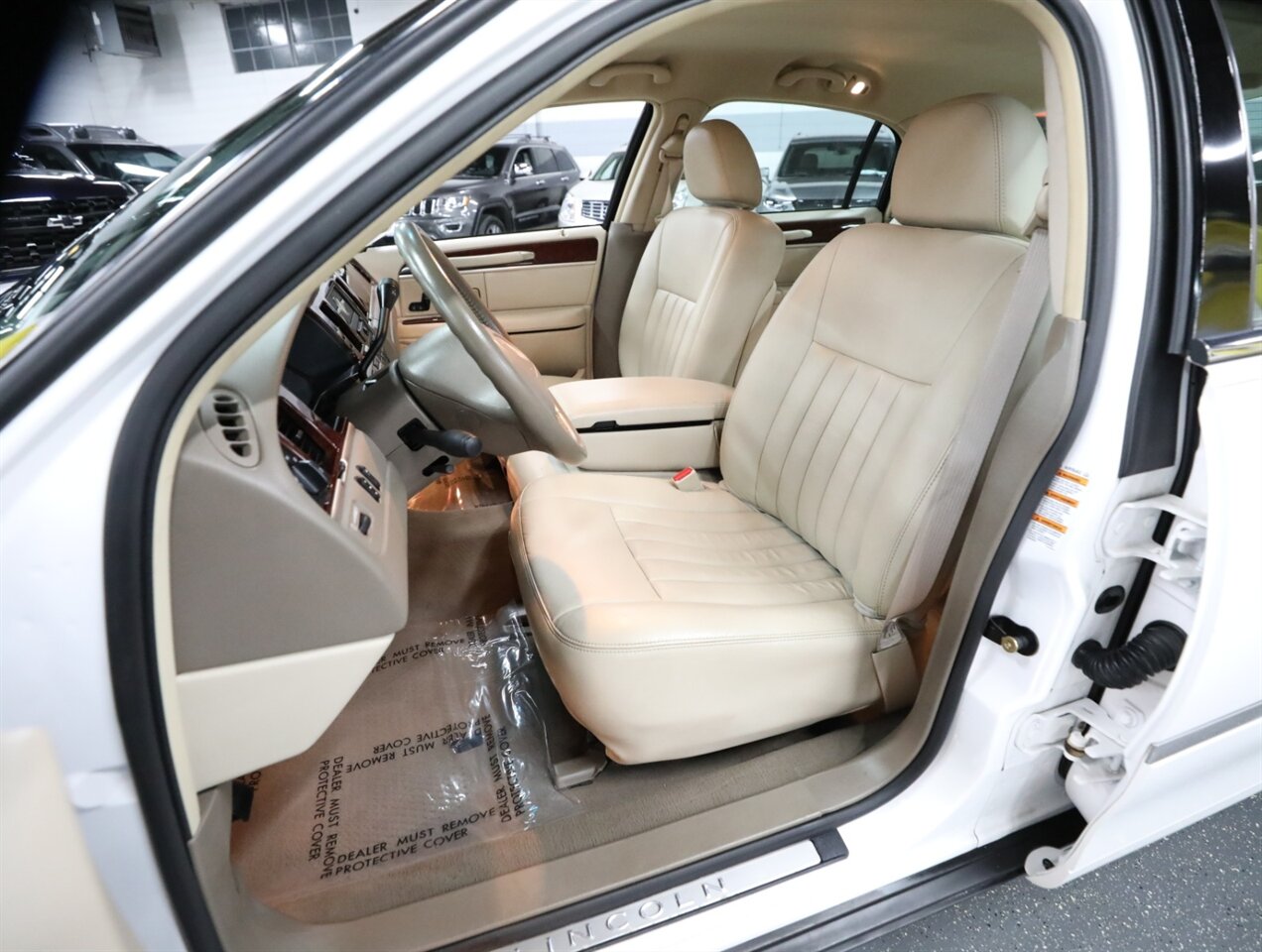 2003 Lincoln Town Car Executive - Photo 28 - Addison, IL 60101