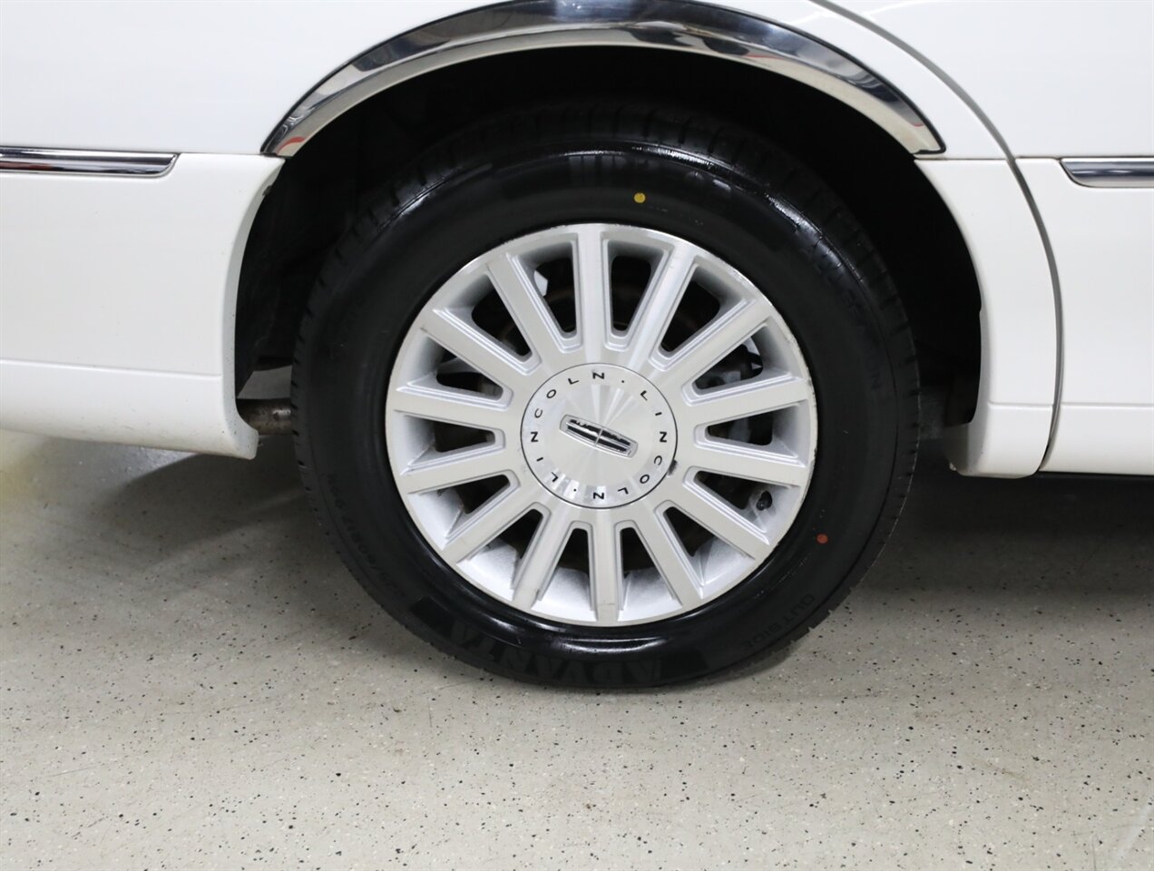 2003 Lincoln Town Car Executive - Photo 36 - Addison, IL 60101