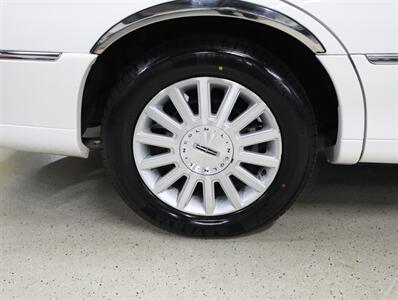 2003 Lincoln Town Car Executive - Photo 36 - Addison, IL 60101
