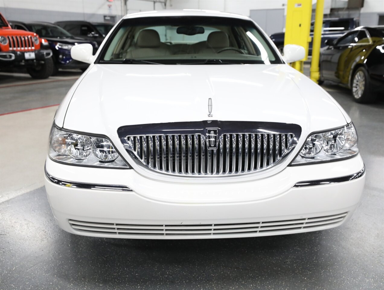 2003 Lincoln Town Car Executive - Photo 6 - Addison, IL 60101