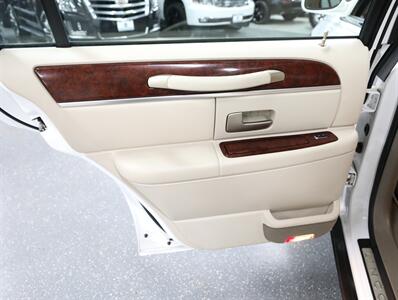 2003 Lincoln Town Car Executive - Photo 22 - Addison, IL 60101