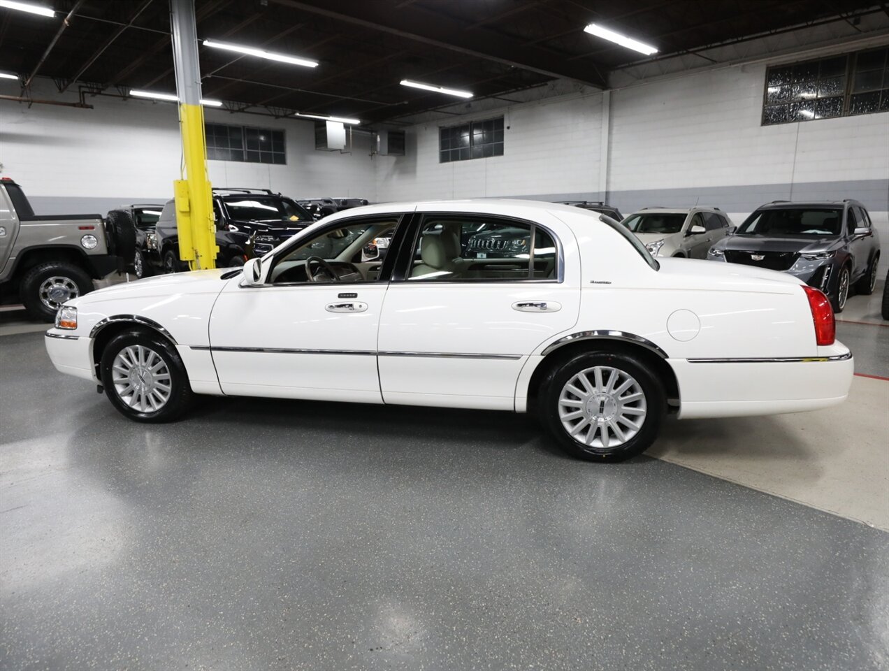2003 Lincoln Town Car Executive - Photo 14 - Addison, IL 60101