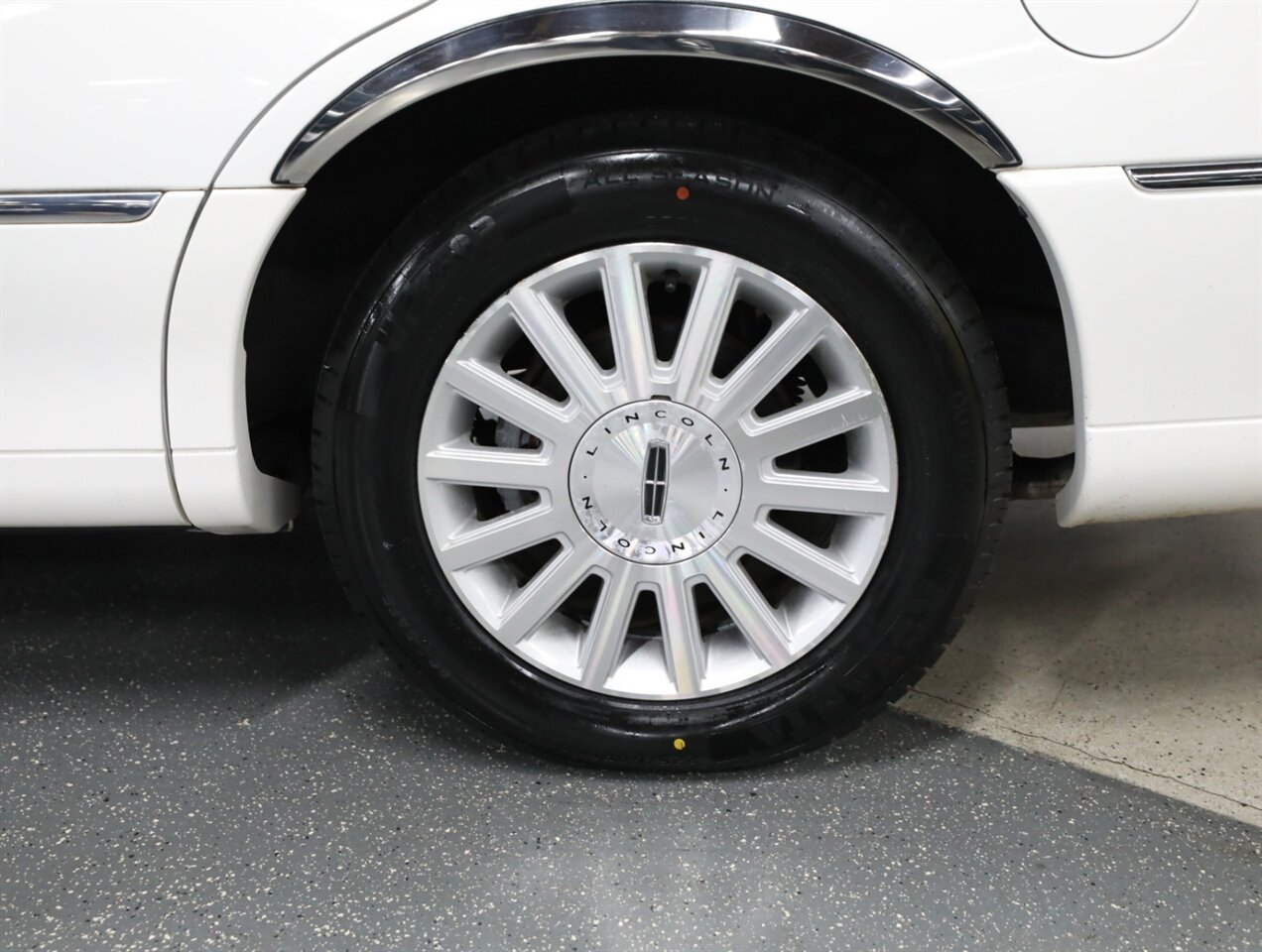 2003 Lincoln Town Car Executive - Photo 33 - Addison, IL 60101