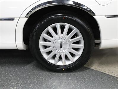 2003 Lincoln Town Car Executive - Photo 33 - Addison, IL 60101