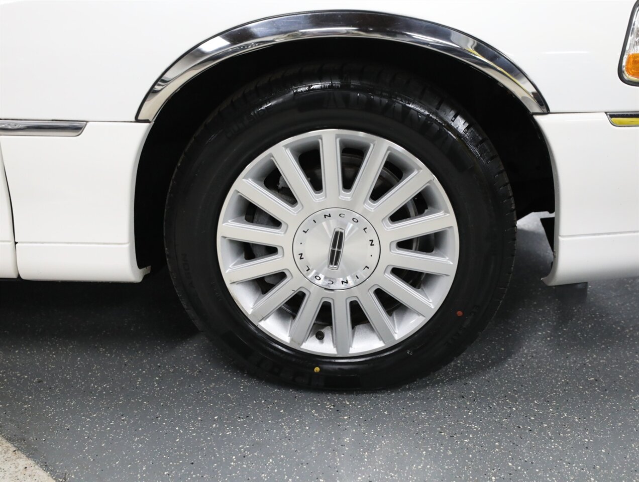 2003 Lincoln Town Car Executive - Photo 35 - Addison, IL 60101