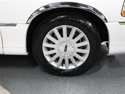 2003 Lincoln Town Car Executive - Photo 35 - Addison, IL 60101