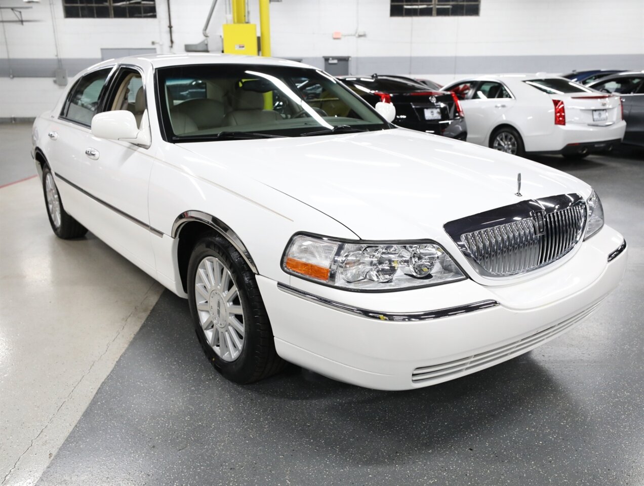 2003 Lincoln Town Car Executive - Photo 7 - Addison, IL 60101