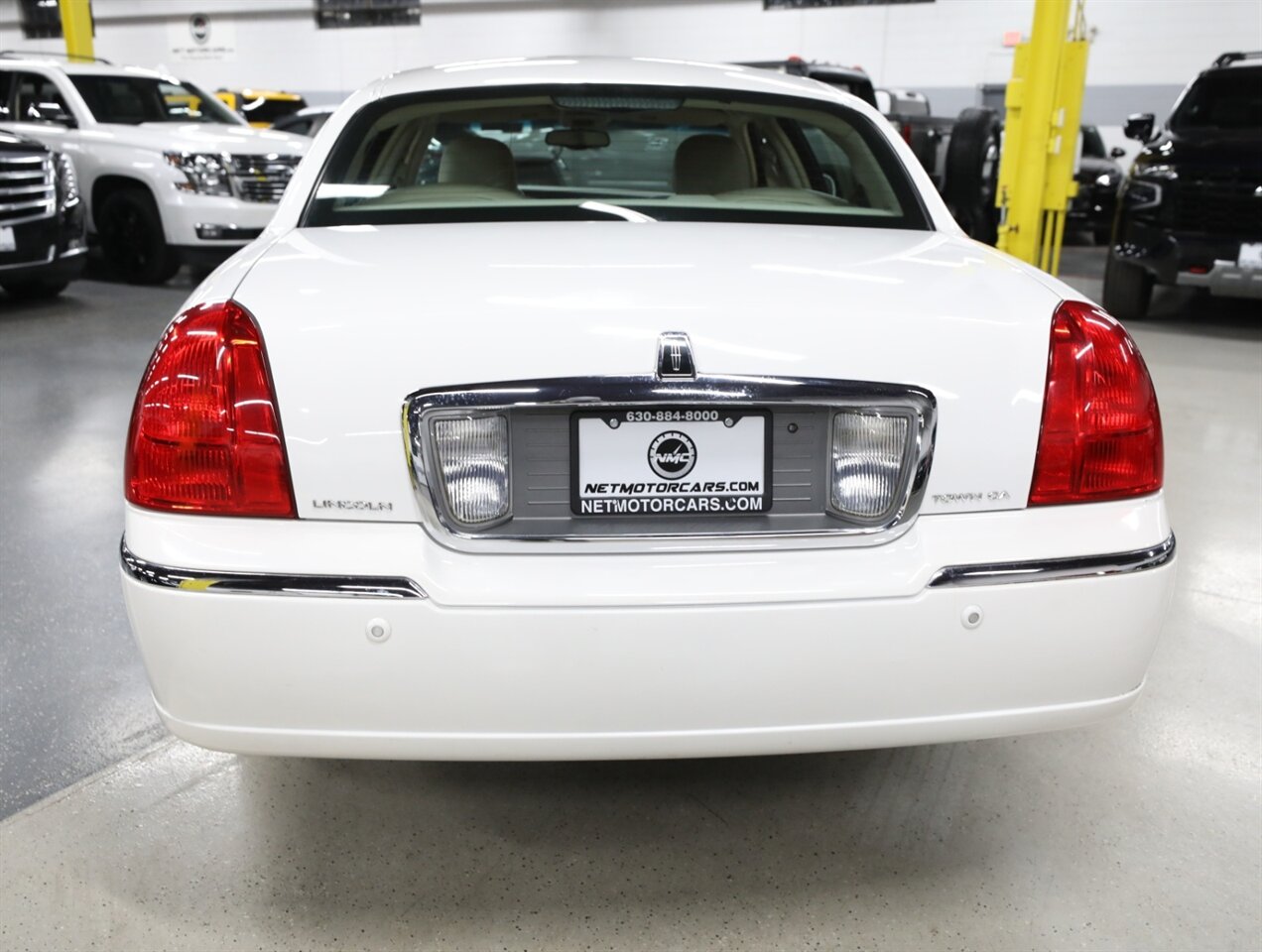 2003 Lincoln Town Car Executive - Photo 10 - Addison, IL 60101