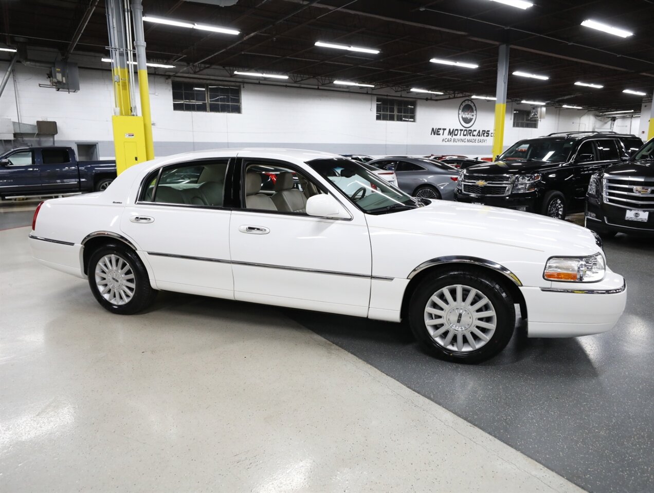 2003 Lincoln Town Car Executive - Photo 8 - Addison, IL 60101