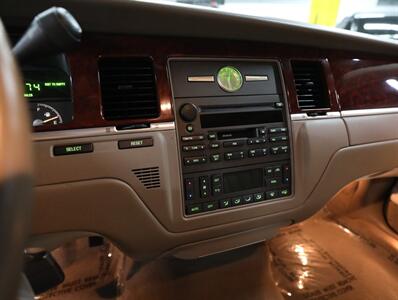 2003 Lincoln Town Car Executive - Photo 29 - Addison, IL 60101