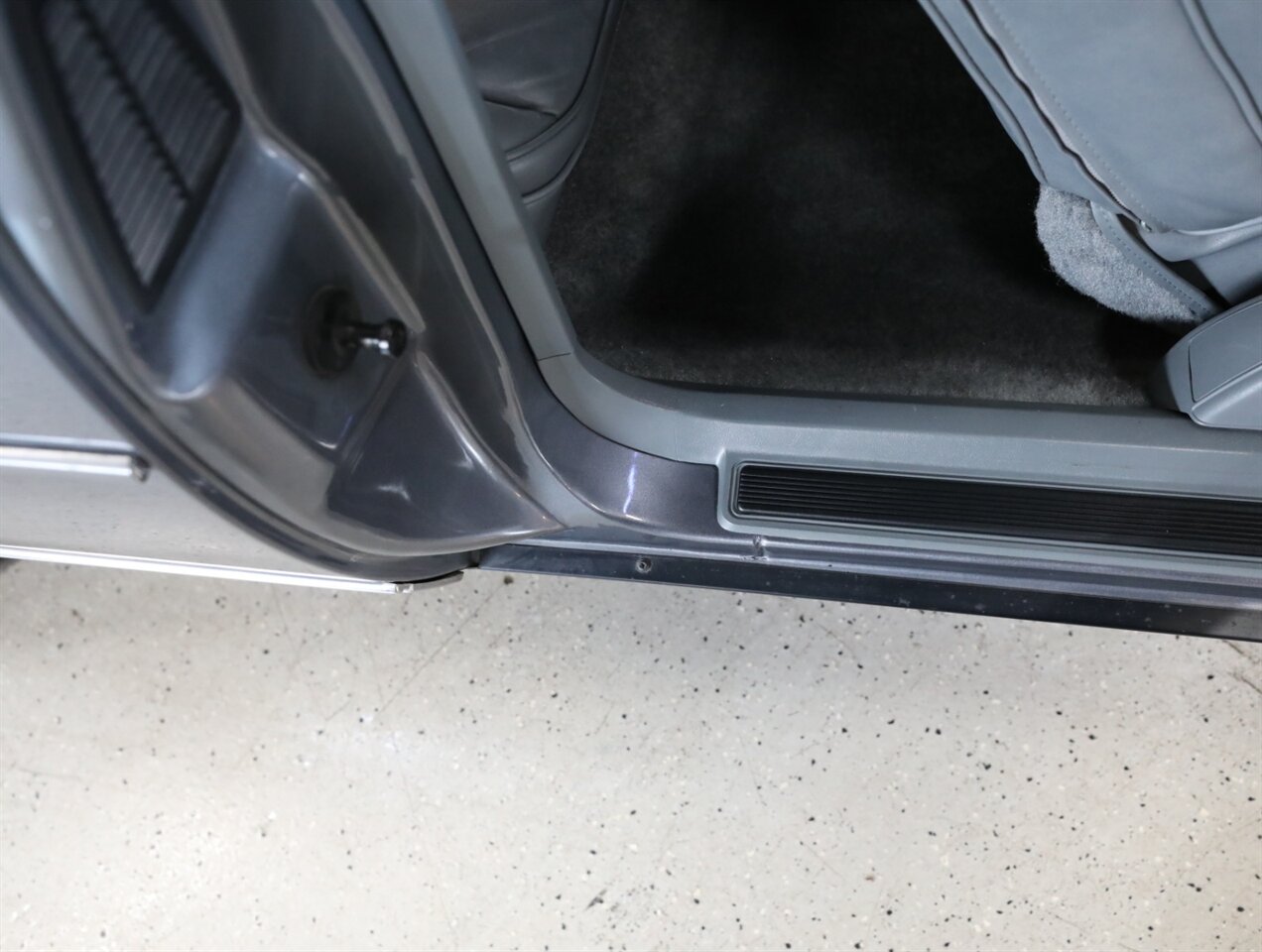 1986 Cadillac DeVille - Photo 25 - Addison, IL 60101