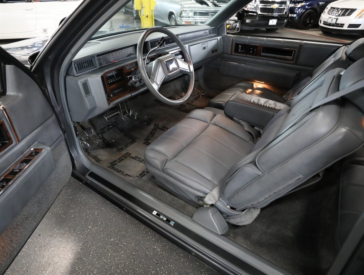 1986 Cadillac DeVille - Photo 36 - Addison, IL 60101