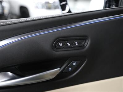 2023 Cadillac Escalade Premium Luxury 4WD   - Photo 33 - Addison, IL 60101