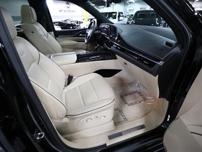 2023 Cadillac Escalade Premium Luxury 4WD   - Photo 17 - Addison, IL 60101