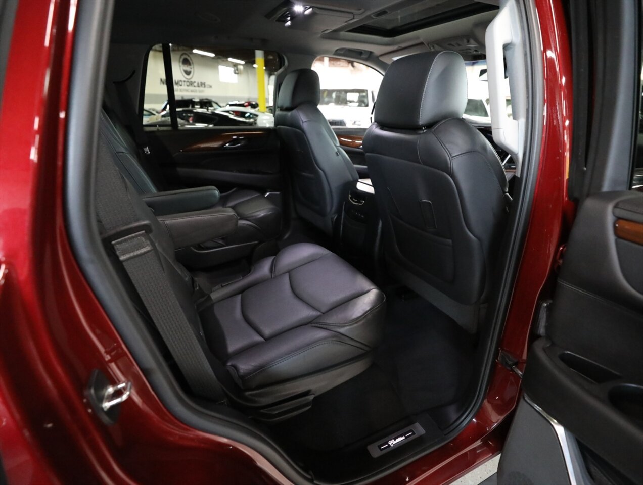 2018 Cadillac Escalade Premium Luxury 4WD - Photo 20 - Addison, IL 60101
