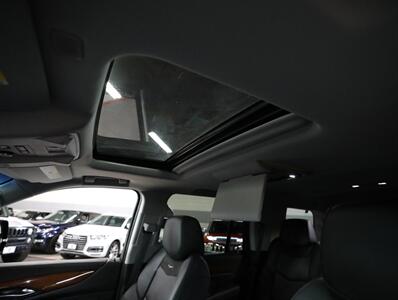2018 Cadillac Escalade Premium Luxury 4WD   - Photo 37 - Addison, IL 60101