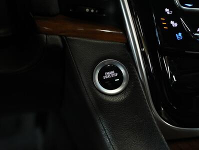 2018 Cadillac Escalade Premium Luxury 4WD   - Photo 40 - Addison, IL 60101