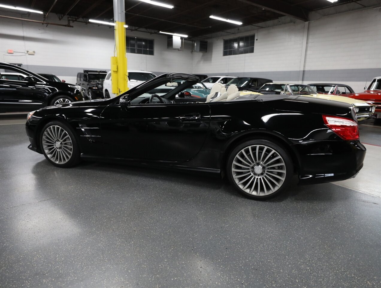 2016 Mercedes-Benz SL 550 - Photo 16 - Addison, IL 60101