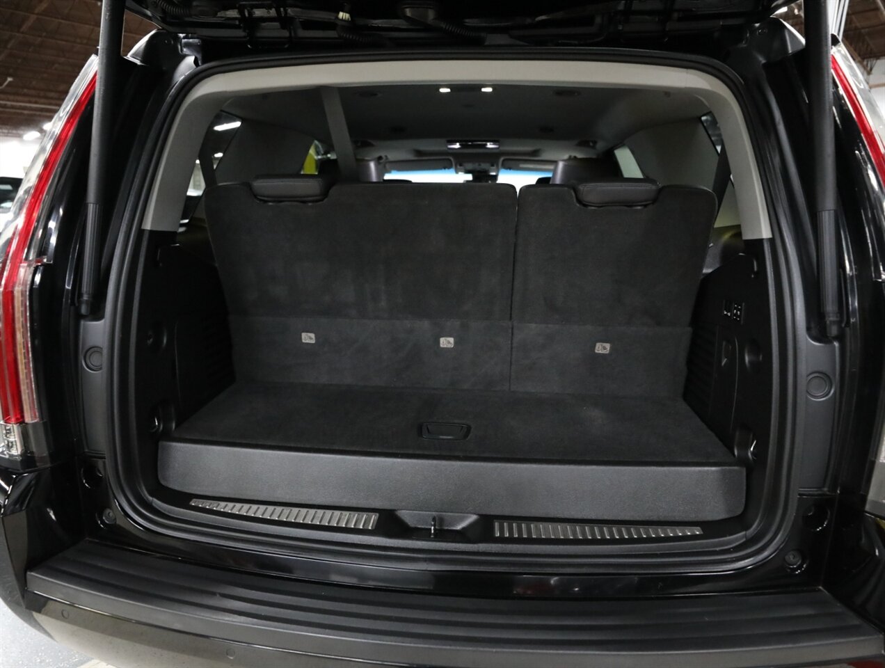 2018 Cadillac Escalade Luxury 4WD - Photo 22 - Addison, IL 60101