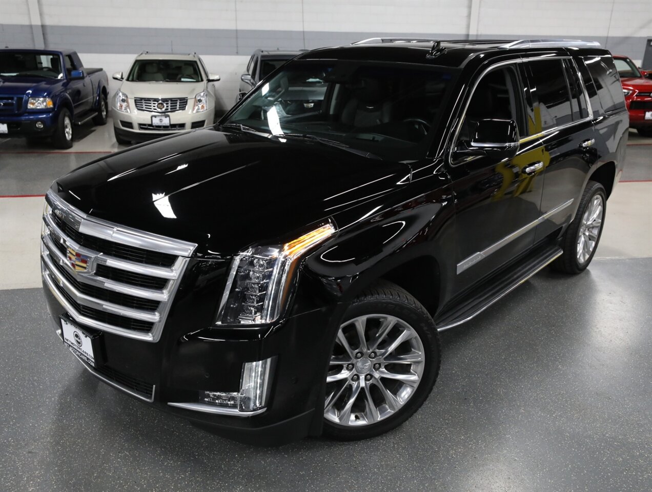 2018 Cadillac Escalade Luxury 4WD - Photo 2 - Addison, IL 60101