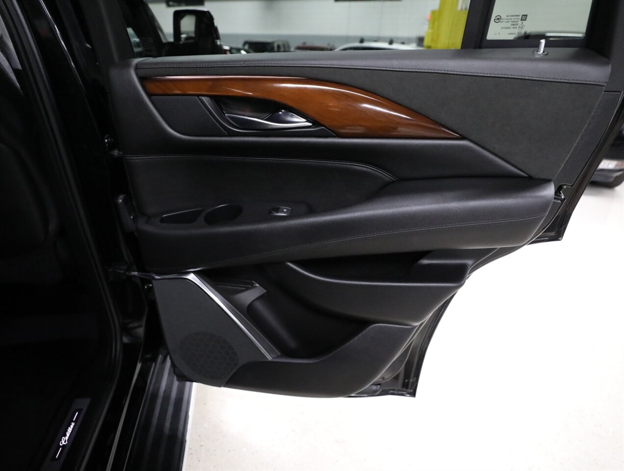 2018 Cadillac Escalade Luxury 4WD - Photo 18 - Addison, IL 60101