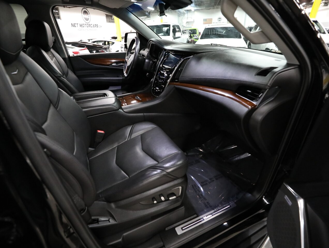 2018 Cadillac Escalade Luxury 4WD - Photo 16 - Addison, IL 60101