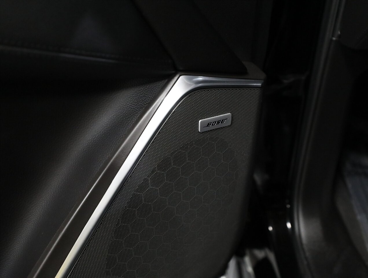 2018 Cadillac Escalade Luxury 4WD - Photo 33 - Addison, IL 60101