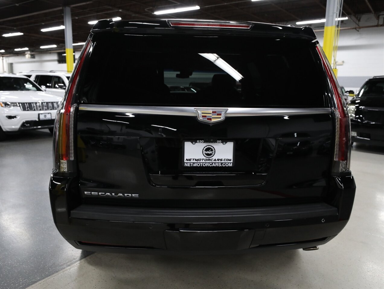 2018 Cadillac Escalade Luxury 4WD - Photo 10 - Addison, IL 60101