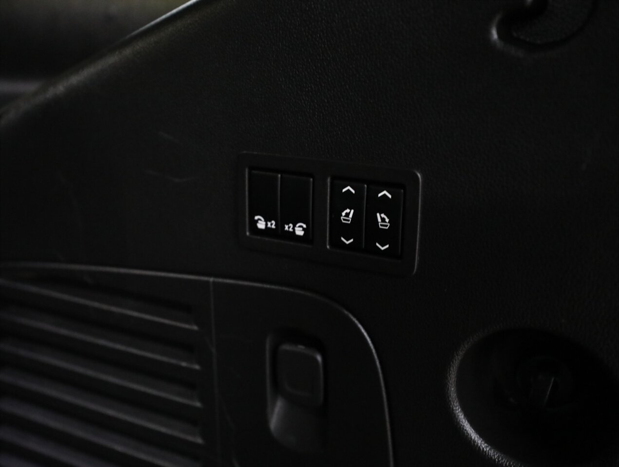 2018 Cadillac Escalade Luxury 4WD - Photo 24 - Addison, IL 60101