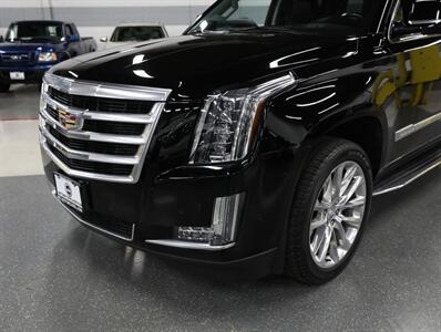2018 Cadillac Escalade Luxury 4WD - Photo 3 - Addison, IL 60101