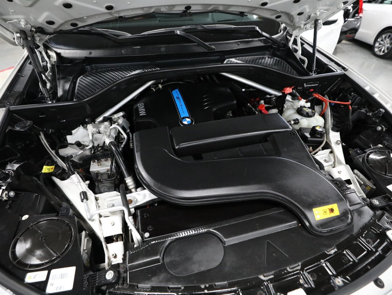 2016 BMW X5 xDrive40e - Photo 57 - Addison, IL 60101