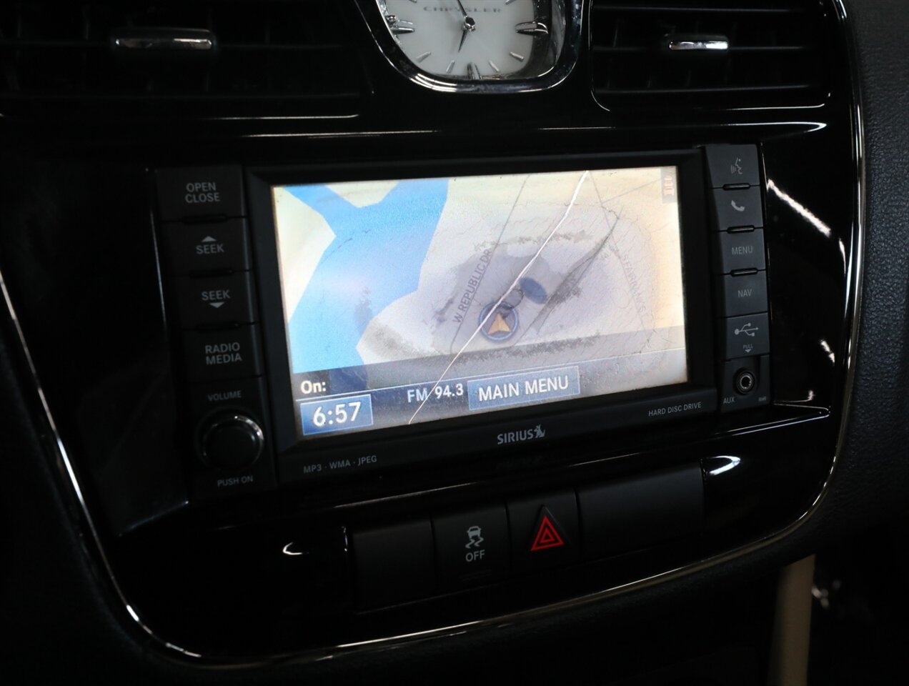 2014 Chrysler 200 Touring - Photo 29 - Addison, IL 60101