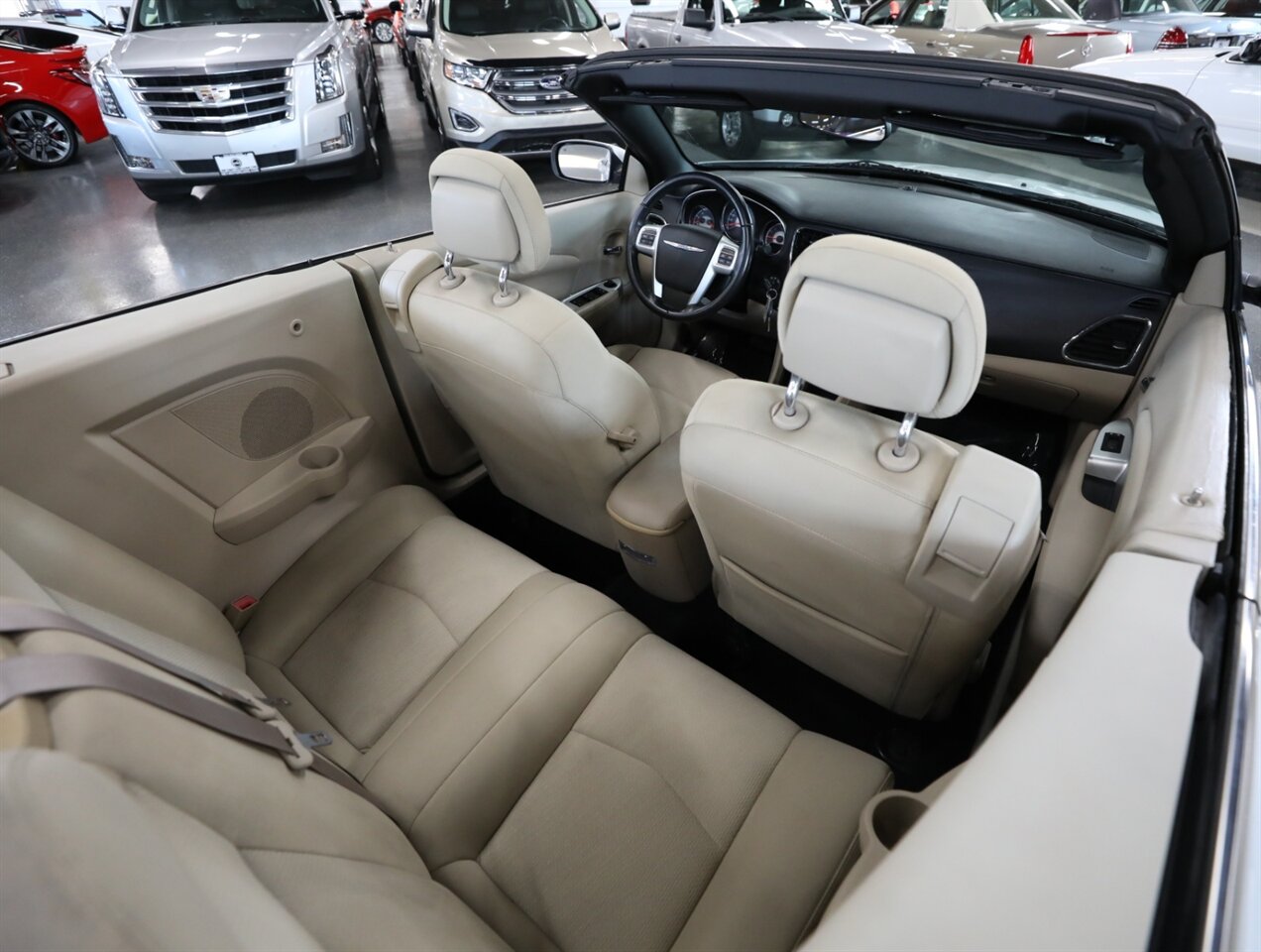 2014 Chrysler 200 Touring - Photo 16 - Addison, IL 60101