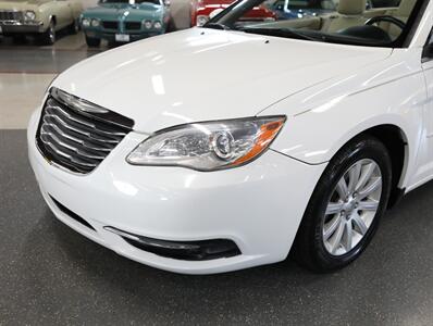 2014 Chrysler 200 Touring - Photo 3 - Addison, IL 60101