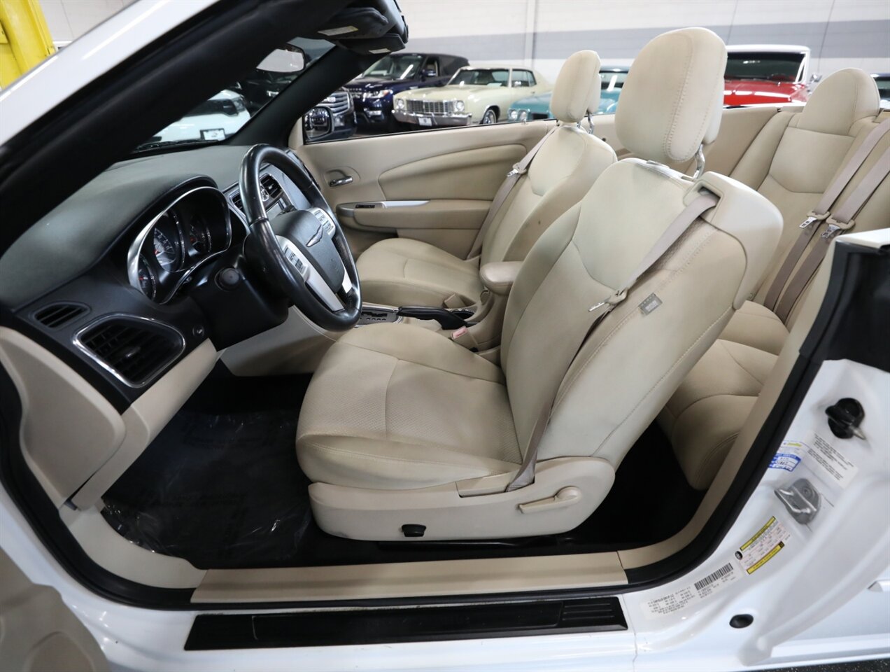 2014 Chrysler 200 Touring - Photo 26 - Addison, IL 60101