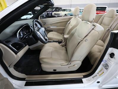 2014 Chrysler 200 Touring - Photo 26 - Addison, IL 60101