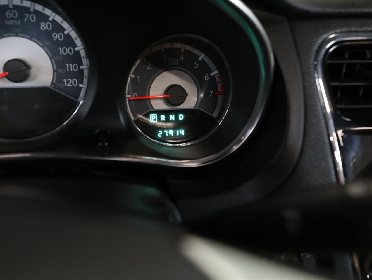 2014 Chrysler 200 Touring - Photo 32 - Addison, IL 60101