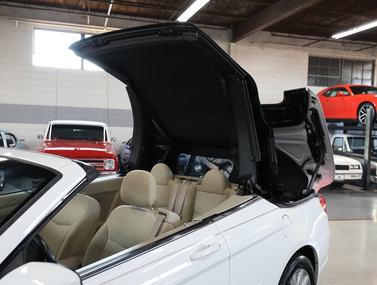 2014 Chrysler 200 Touring - Photo 38 - Addison, IL 60101