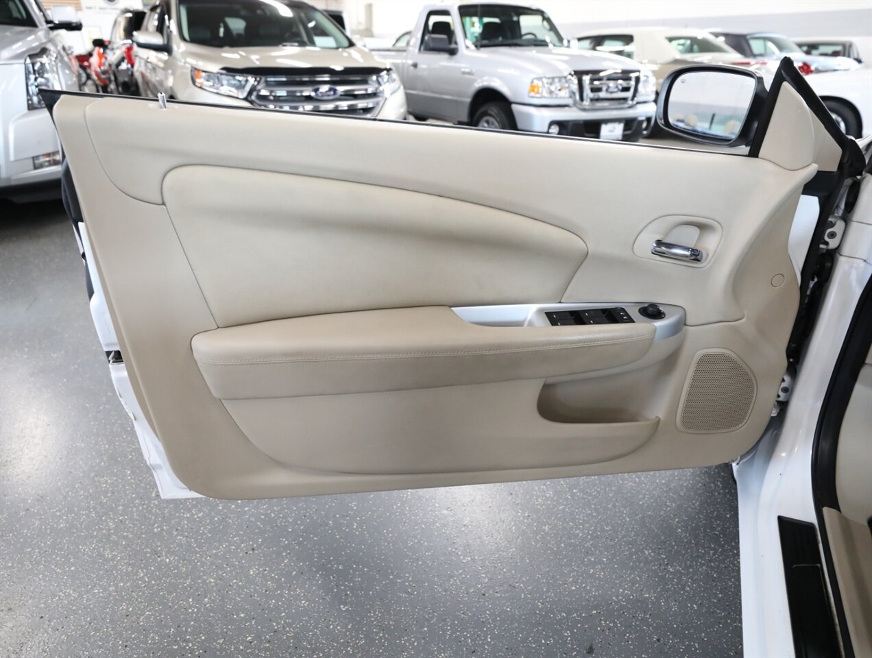 2014 Chrysler 200 Touring - Photo 24 - Addison, IL 60101
