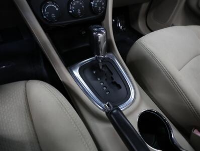2014 Chrysler 200 Touring - Photo 27 - Addison, IL 60101