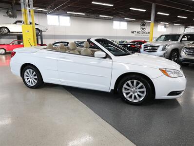 2014 Chrysler 200 Touring - Photo 8 - Addison, IL 60101